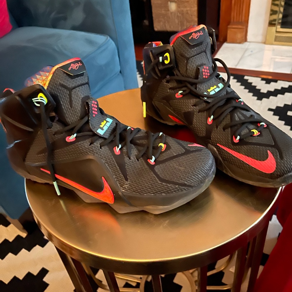 NIKE LEBRON JAMES XII